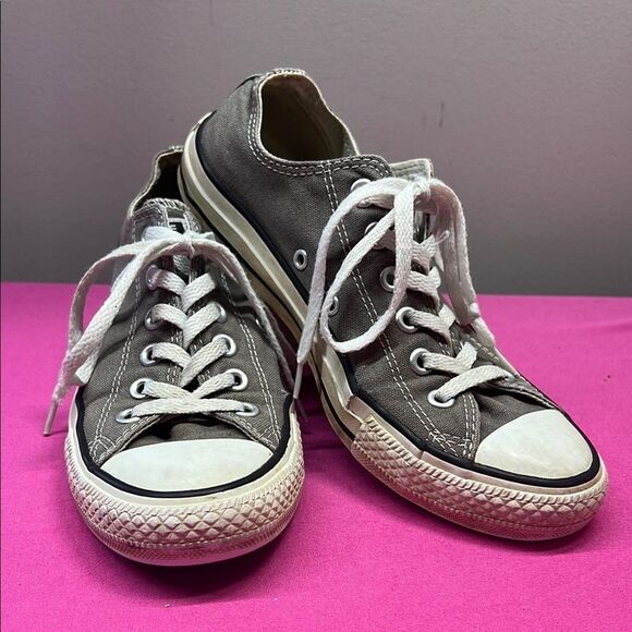 Converse Gray Low Top Unisex Sneakers M6 W8 - Picture 1 of 8
